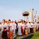 Gift-Giving in Indonesia: What Travelers Should Know for Local Visits