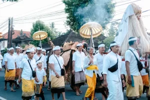 Is it Rude to Refuse? Navigating Social Customs in Indonesia