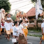 Dress Code for Temples and Mosques: What to Wear in Indonesia
