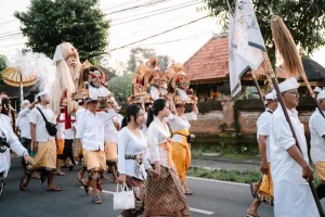 Dress Code for Temples and Mosques: What to Wear in Indonesia
