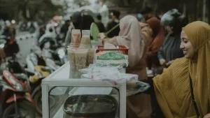 Indonesian Food Etiquette: Dining Like a Local, Respecting Traditions