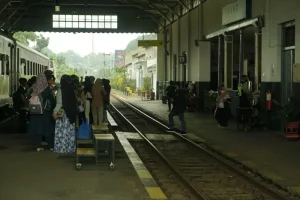 CGK Ekspres vs. Taxi: Which Jakarta Airport Transfer is Faster?