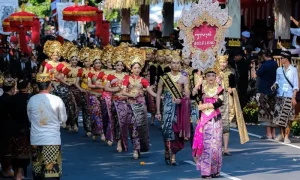 Eating with Your Hands in Indonesia: A Cultural How-To for Travelers